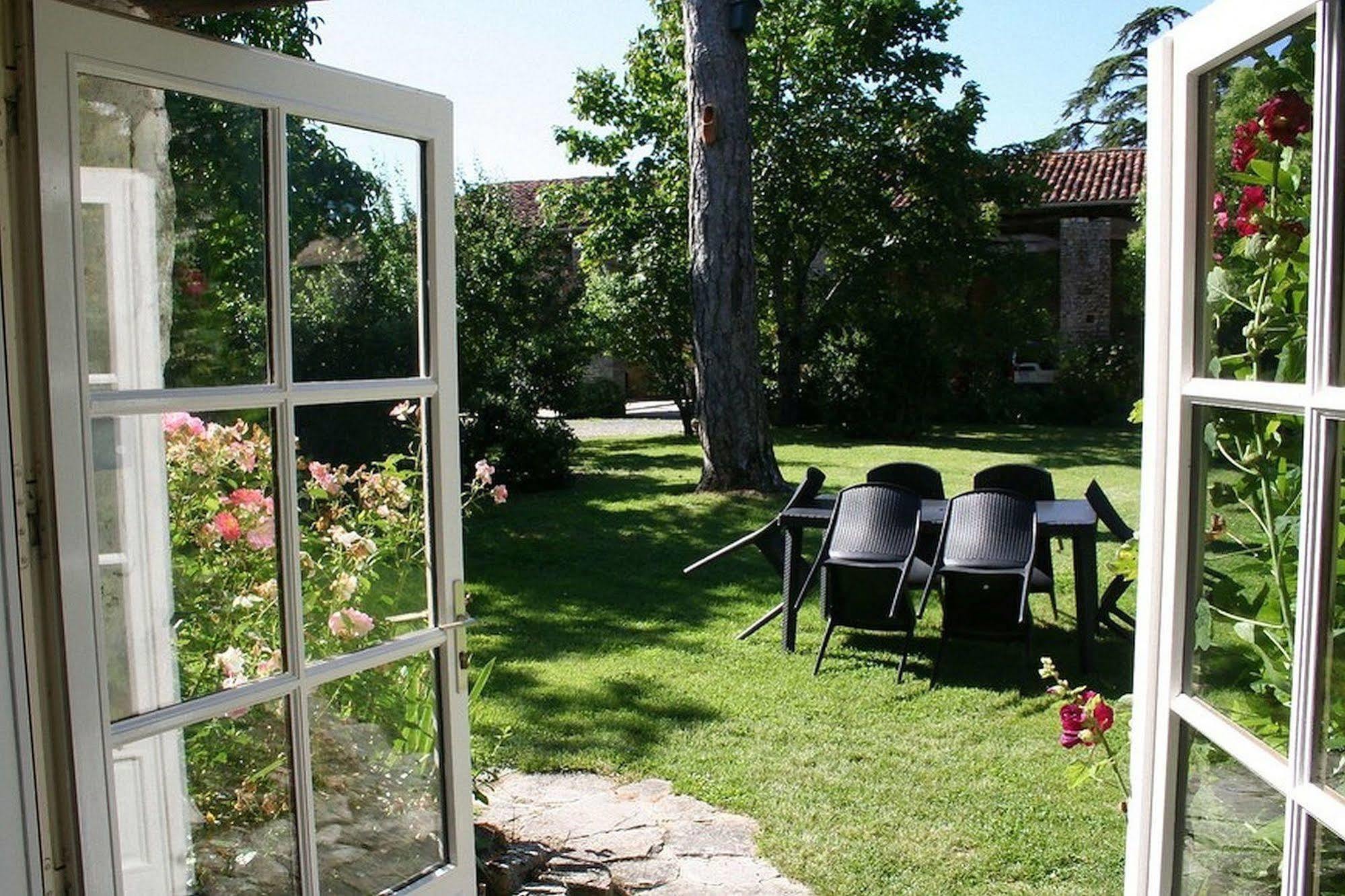 Domaine De Chantageasse Asnières-la-Giraud Exterior foto
